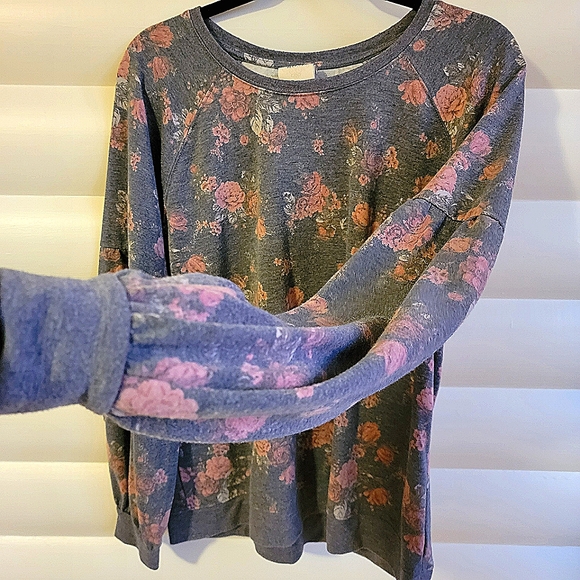 Knox Rose Puff (Balloon) Sleeve Flowered Sweatshirt - Picture 6 of 10